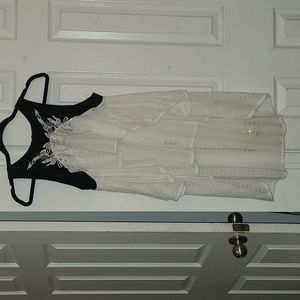 Free People high- low, black and white top
